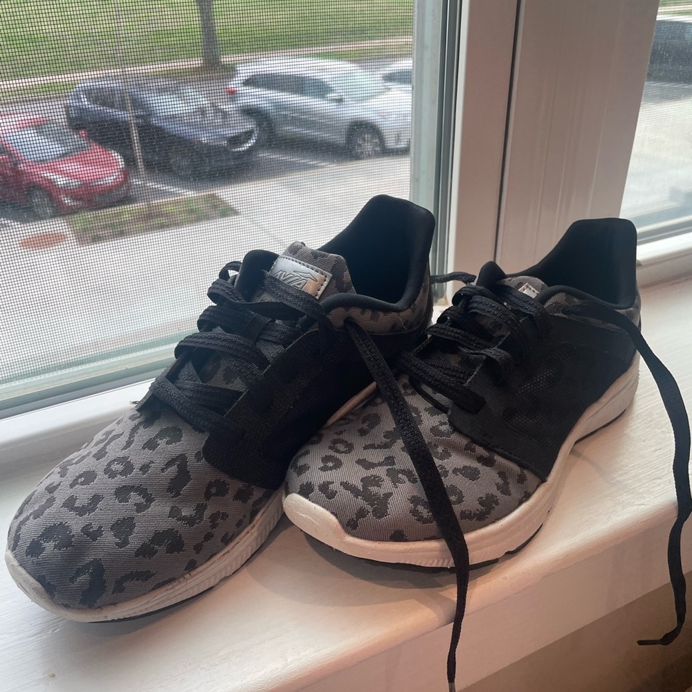Avia woman’s athletics shoes size 7